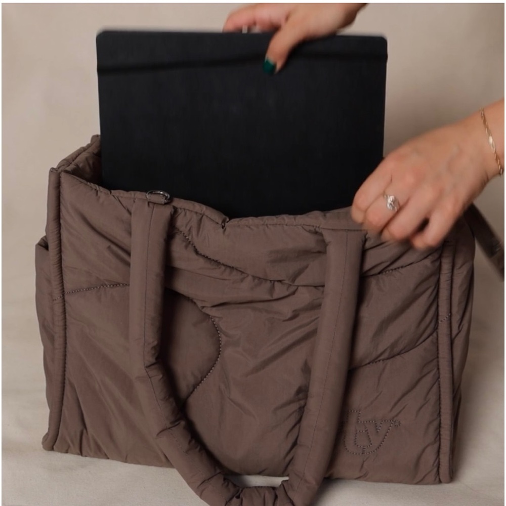 Thirty Years Drift Puffer Tote in brown/ clay (large)
